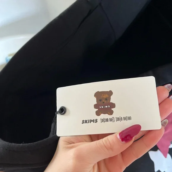 SKIMS x CACTUS PLANT FLEA MARKET Black Tote with Pink Star Design - Picture 3 of 5